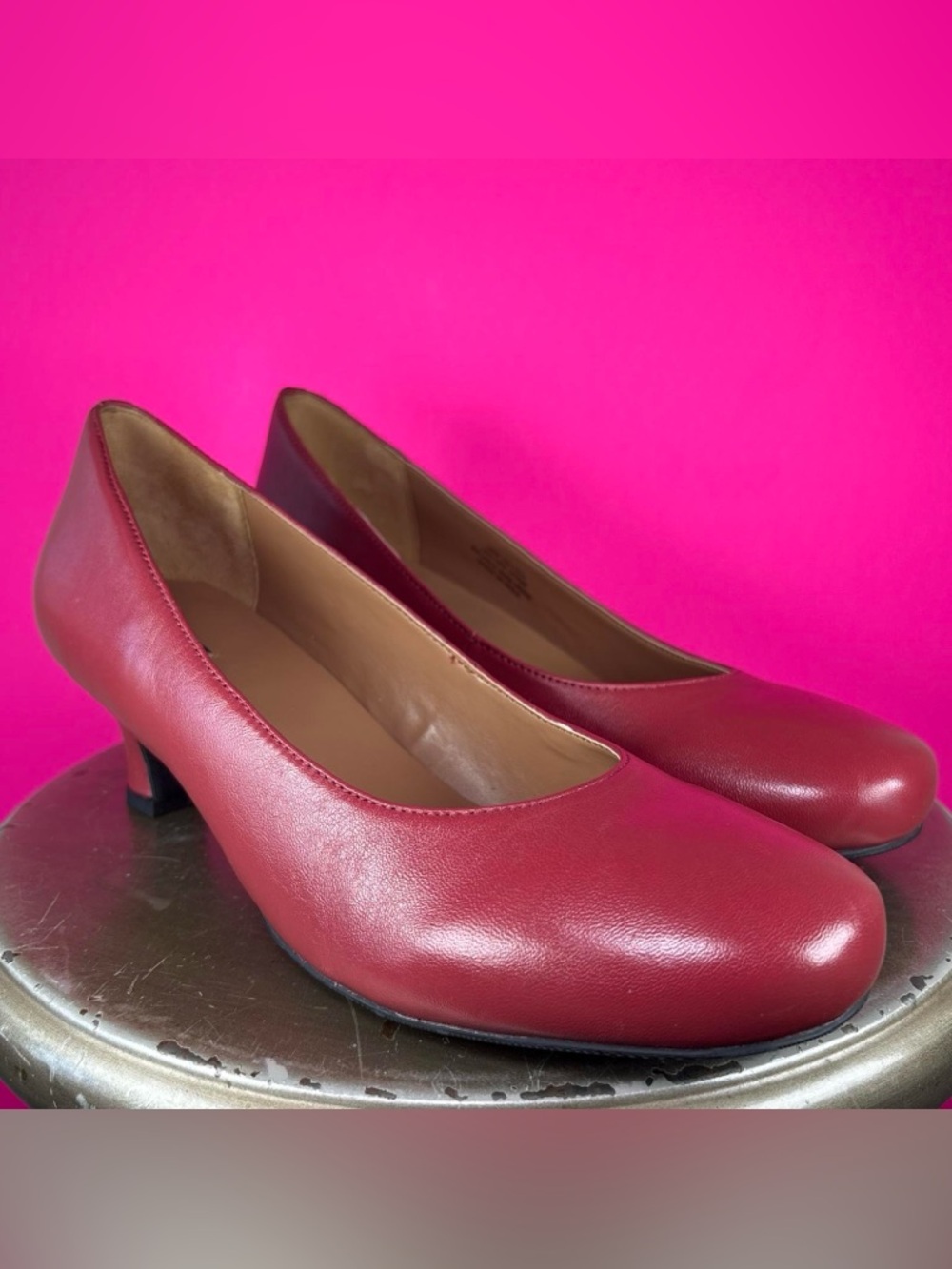 Array Flatter Red Leather Round Toe Low Heel Pump US 10